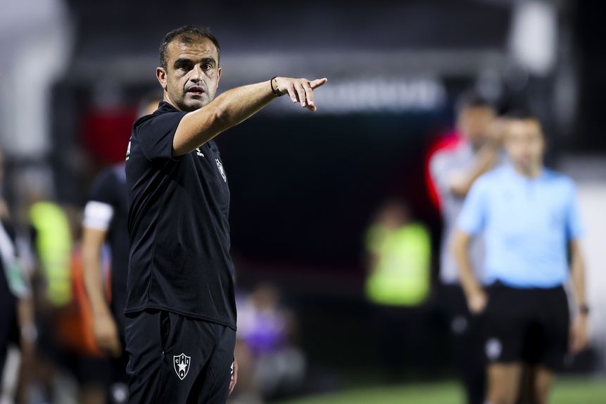 Filipe Martins ruma à China (LUSA)