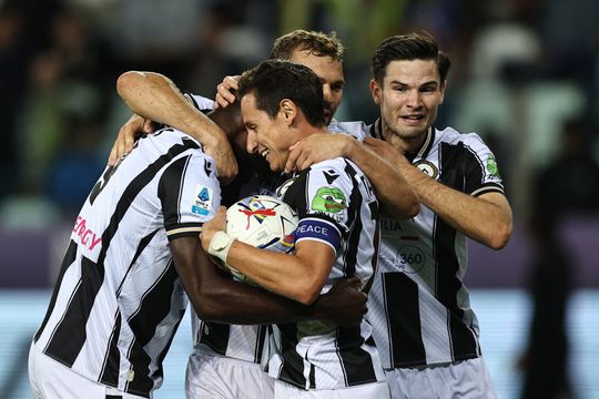 Brilharete de Thauvin atira Udinese para a liderança da Serie A