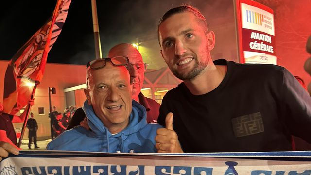 Rabiot recebido em apoteose por dezenas de adeptos