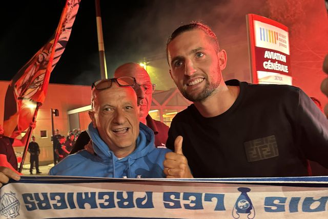 Rabiot recebido em apoteose por dezenas de adeptos