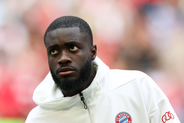 Diretor desportivo do Bayern ironiza sobre negociações com Upamecano