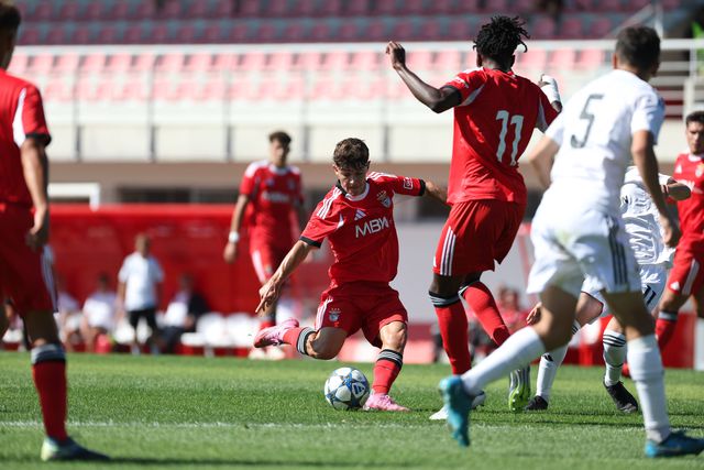 Quem é o «chato» que marcou um 'poker' pelo Benfica na Youth League?