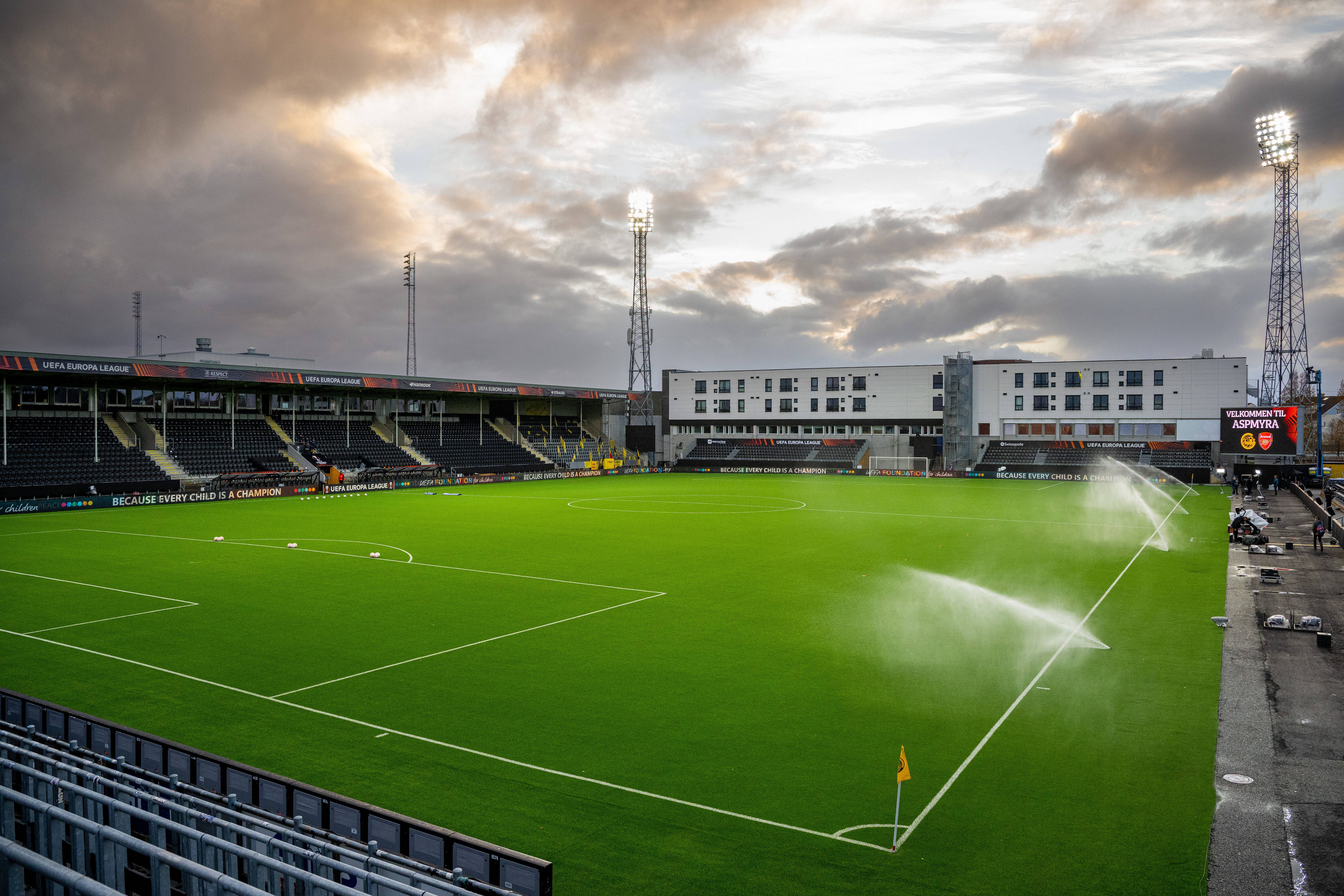 Estádio Aspmyra, casa do Bodo/Glimt. Pode acolher 8200 pessoas