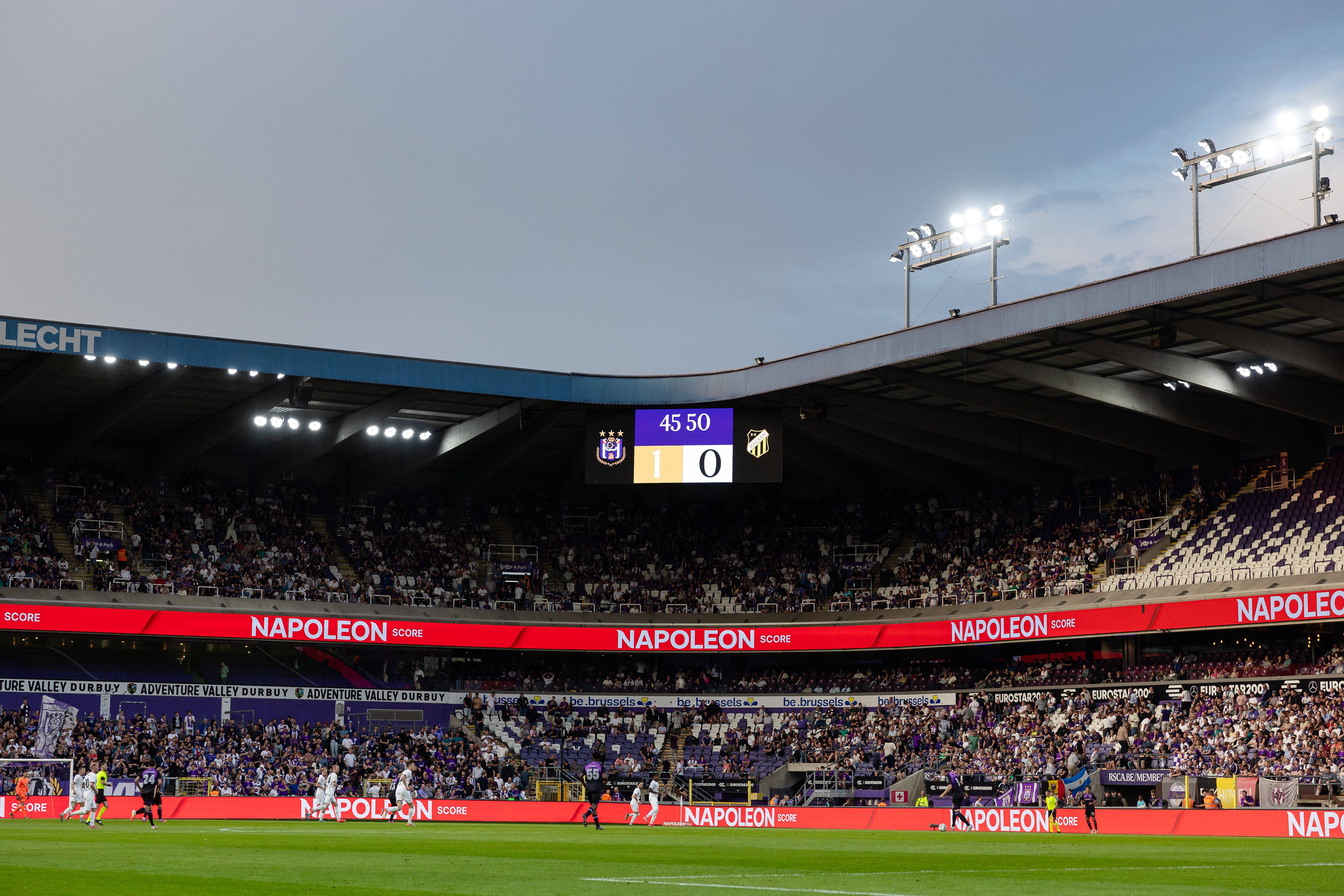 O Union St. Gilloise vai fazer as Liga dos Campeões no estádio RSC Anderlecht, com capacidade para 21500 pessoas