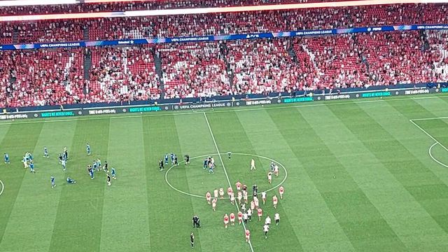 Muitos assobios e lenços brancos para Bruno Lage