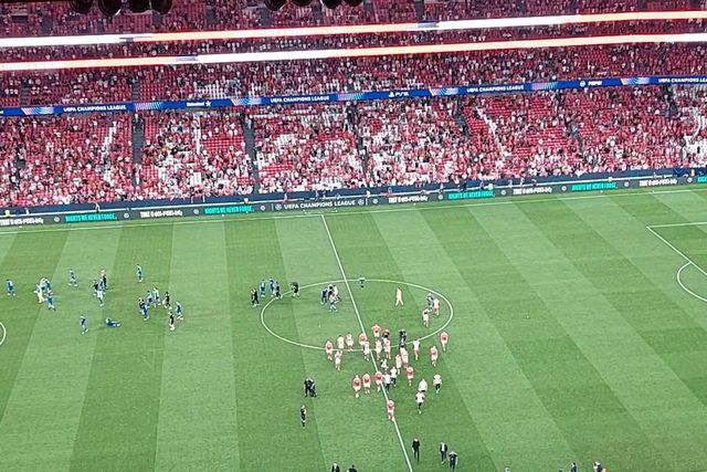 Muitos assobios e lenços brancos para Bruno Lage