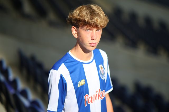 Valentim Lourenço assinou contrato de formação com os dragões - Foto: FC PORTO