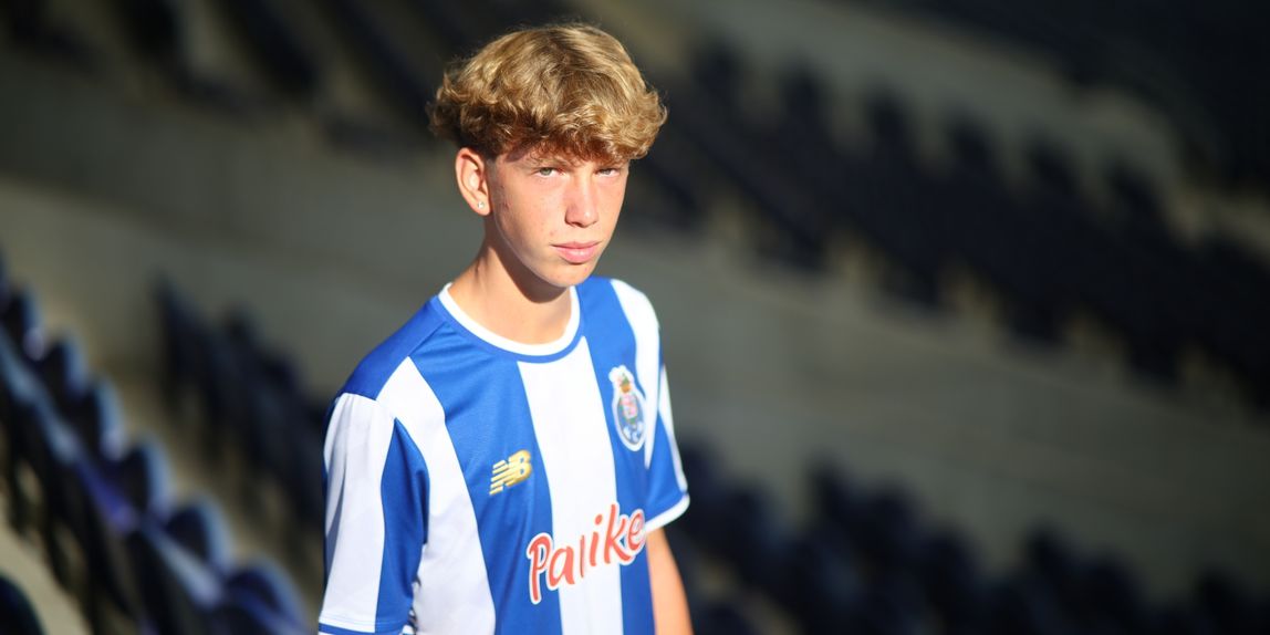 Valentim Lourenço assinou contrato de formação com os dragões - Foto: FC PORTO