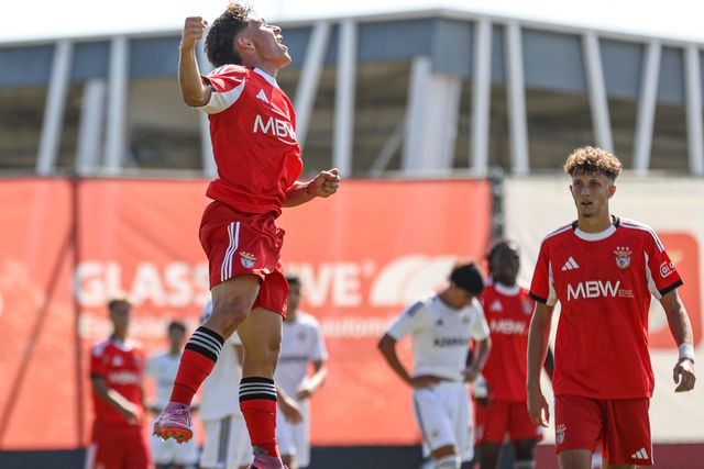 Gonçalo Moreira assinou póquer diante do Qarabag