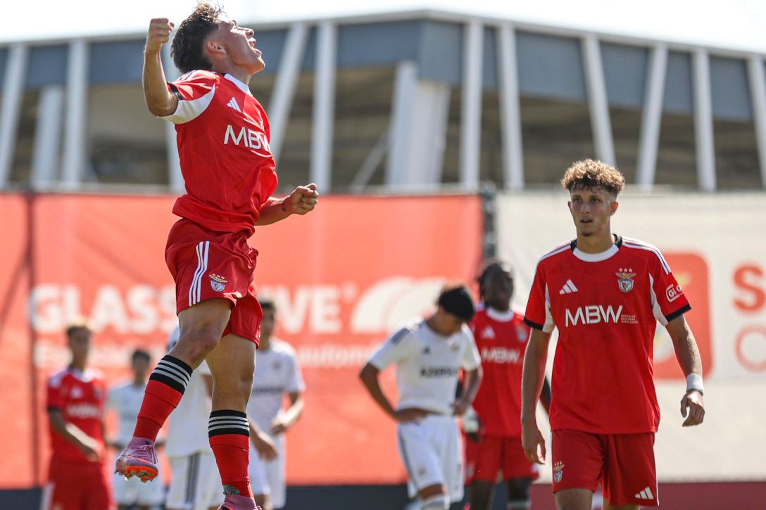 Gonçalo Moreira foi o herói do jogo ao assinar um póquer