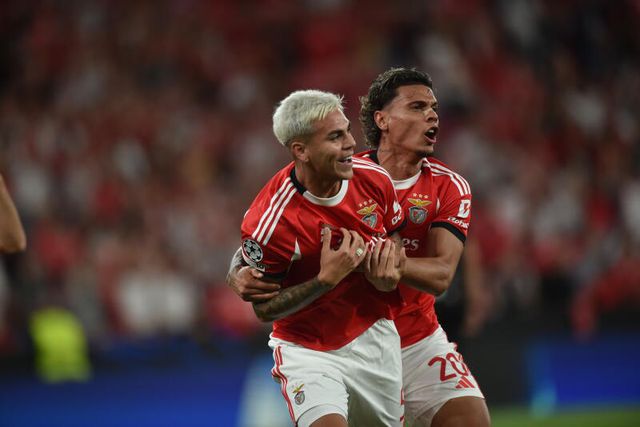 VÍDEO: goleador improvável coloca Benfica na frente