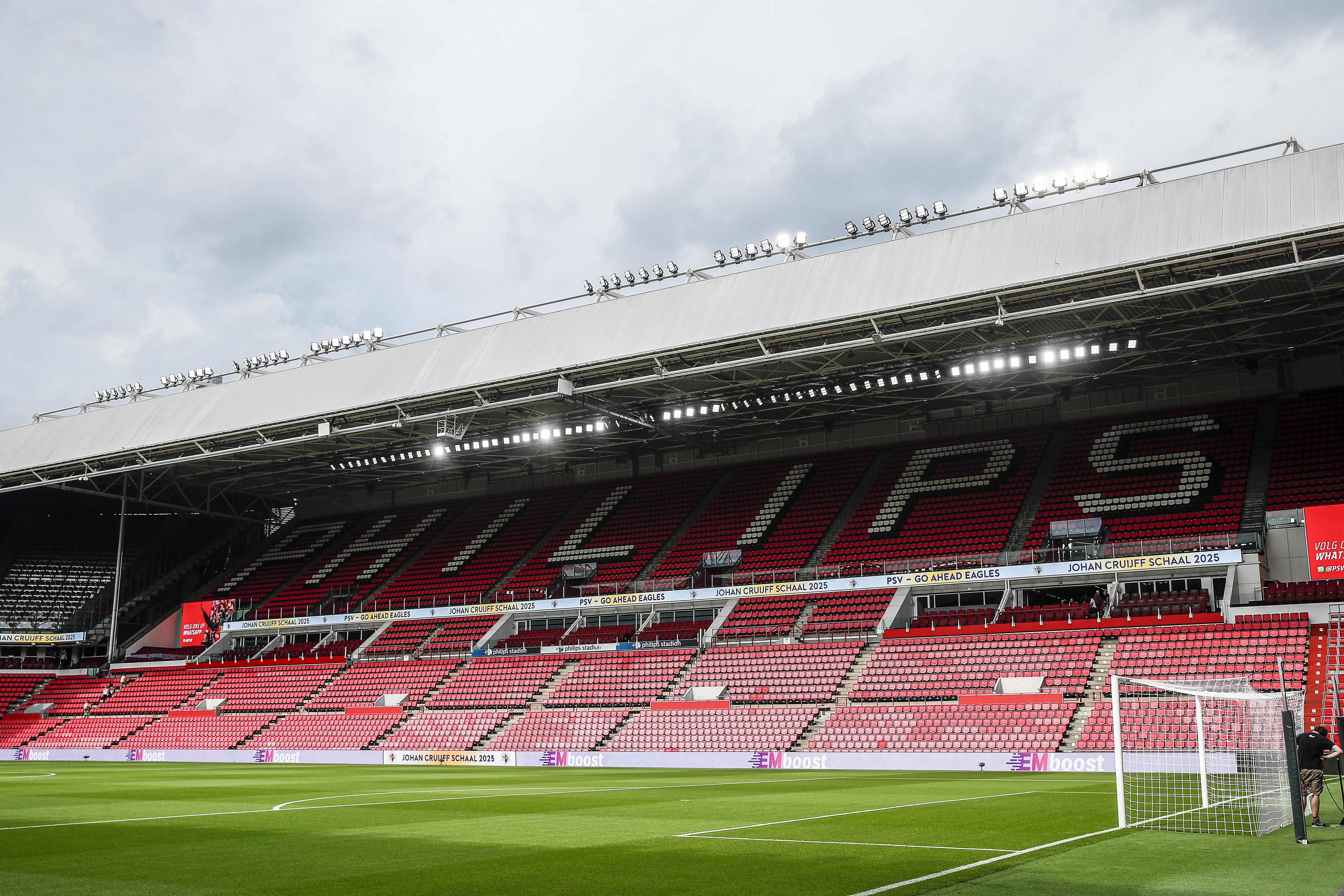 Philipps Stadion, casa do PSV. Capacidade para 35 mil adeptos