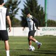 João Simões em ação com a bola da Champions