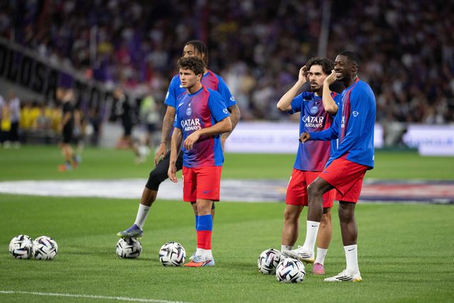 PSG: Vitinha convocado e João Neves de regresso para o duelo em Barcelona