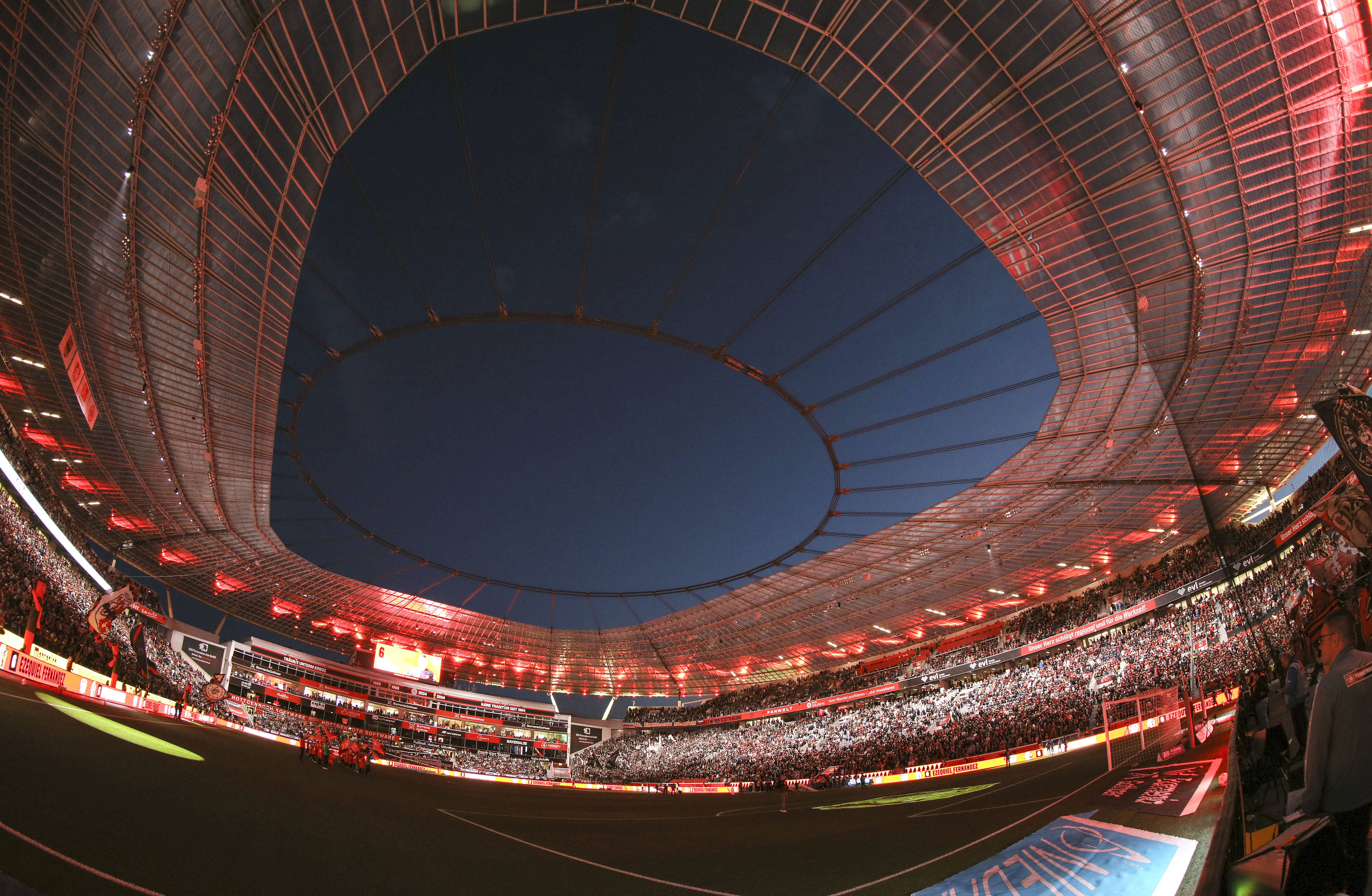Frankfurt Stadion alberga 58 mil adeptos