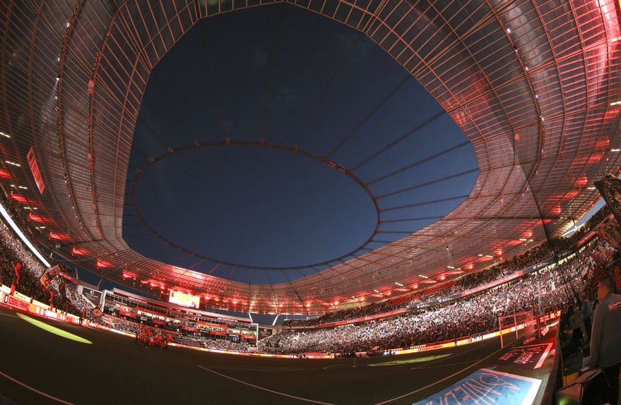 Frankfurt Stadion alberga 58 mil adeptos