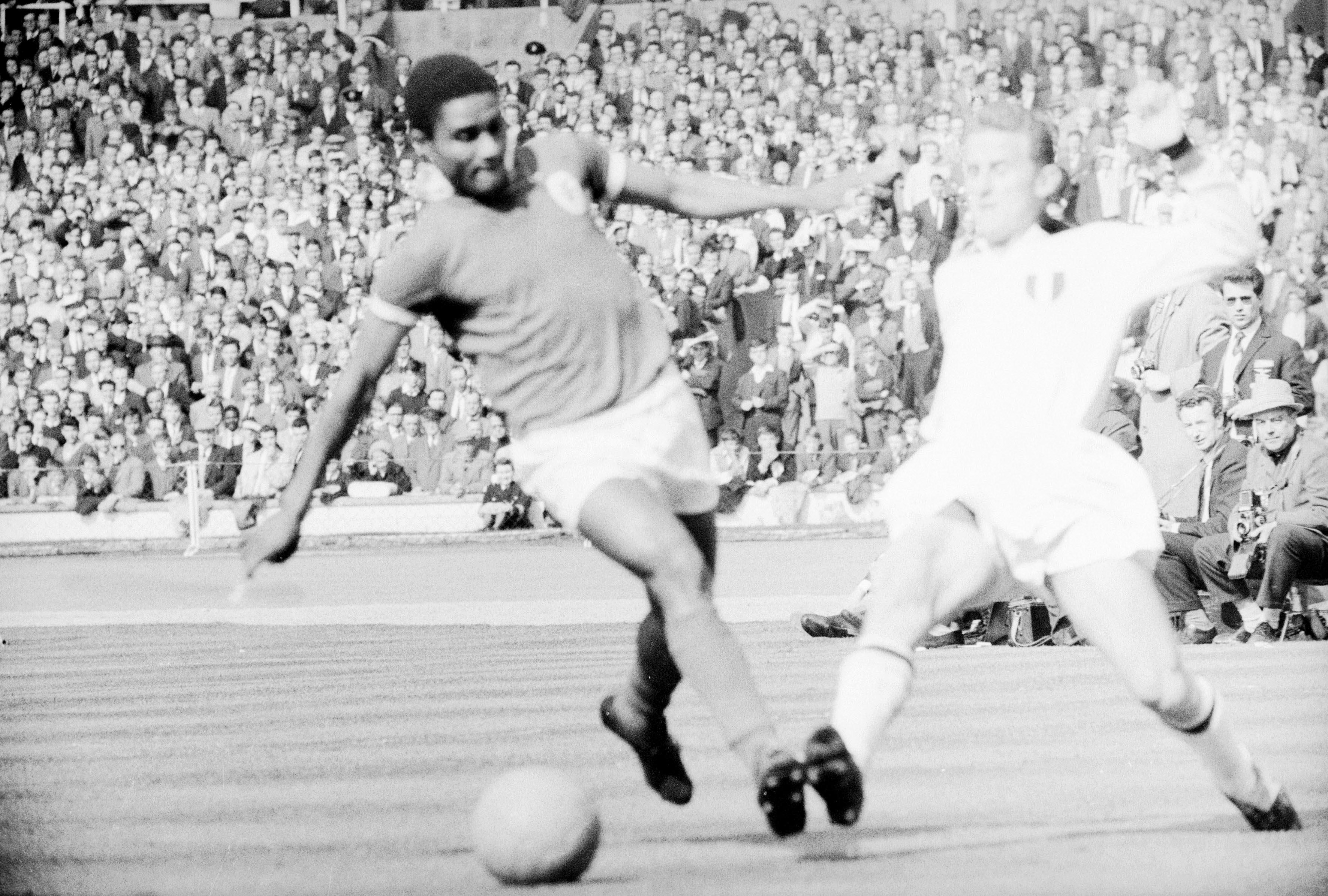 Eusébio até adiantou o Benfica no marcador na final da Taça dos Campeões Europeus de 1963, em Wembley, mas os encarnados não resistiram - Foto: A BOLA