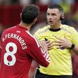Árbitro Michael Oliver e Bruno Fernandes (IMAGO)