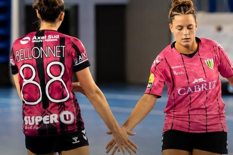 Eloise, jogadora do Union Pays d’Aix Bouc, com a camisola do... Tondela - foto: LOUPSHOTS