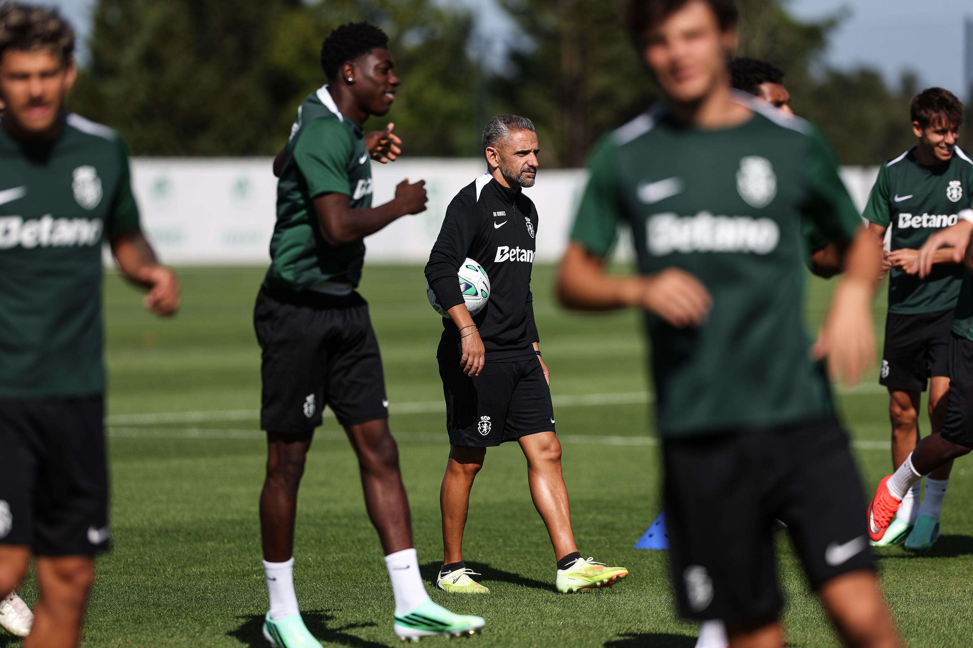 Rui Borges orientou treino na Academia esta quinta-feira de manhã  (Foto Sporting CP)