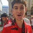 Começou a invasão benfiquista a Milão... com direito a ritual