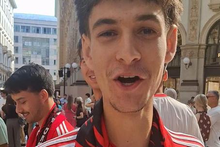 Começou a invasão benfiquista a Milão... com direito a ritual