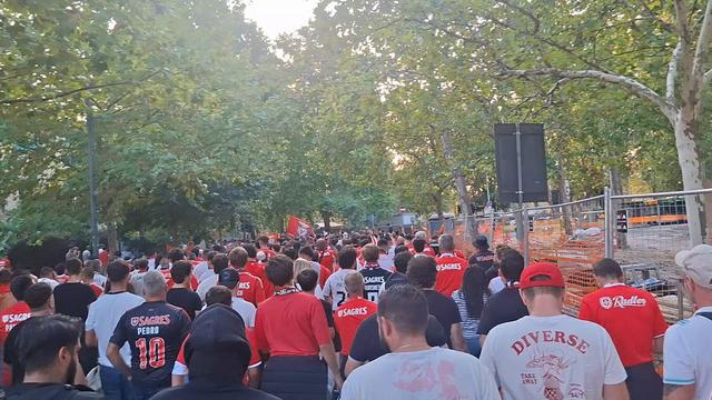Maré vermelha de adeptos do Benfica já corre para San Siro