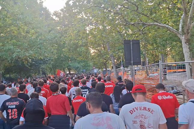 Maré vermelha de adeptos do Benfica já corre para San Siro
