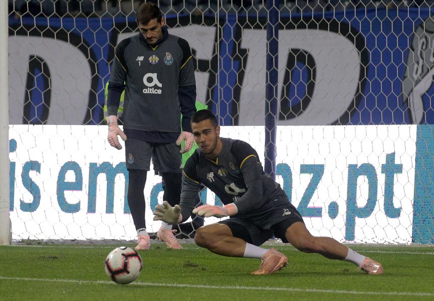Diogo Costa num treino do FC Porto com Iker Casillas — Foto: A BOLA