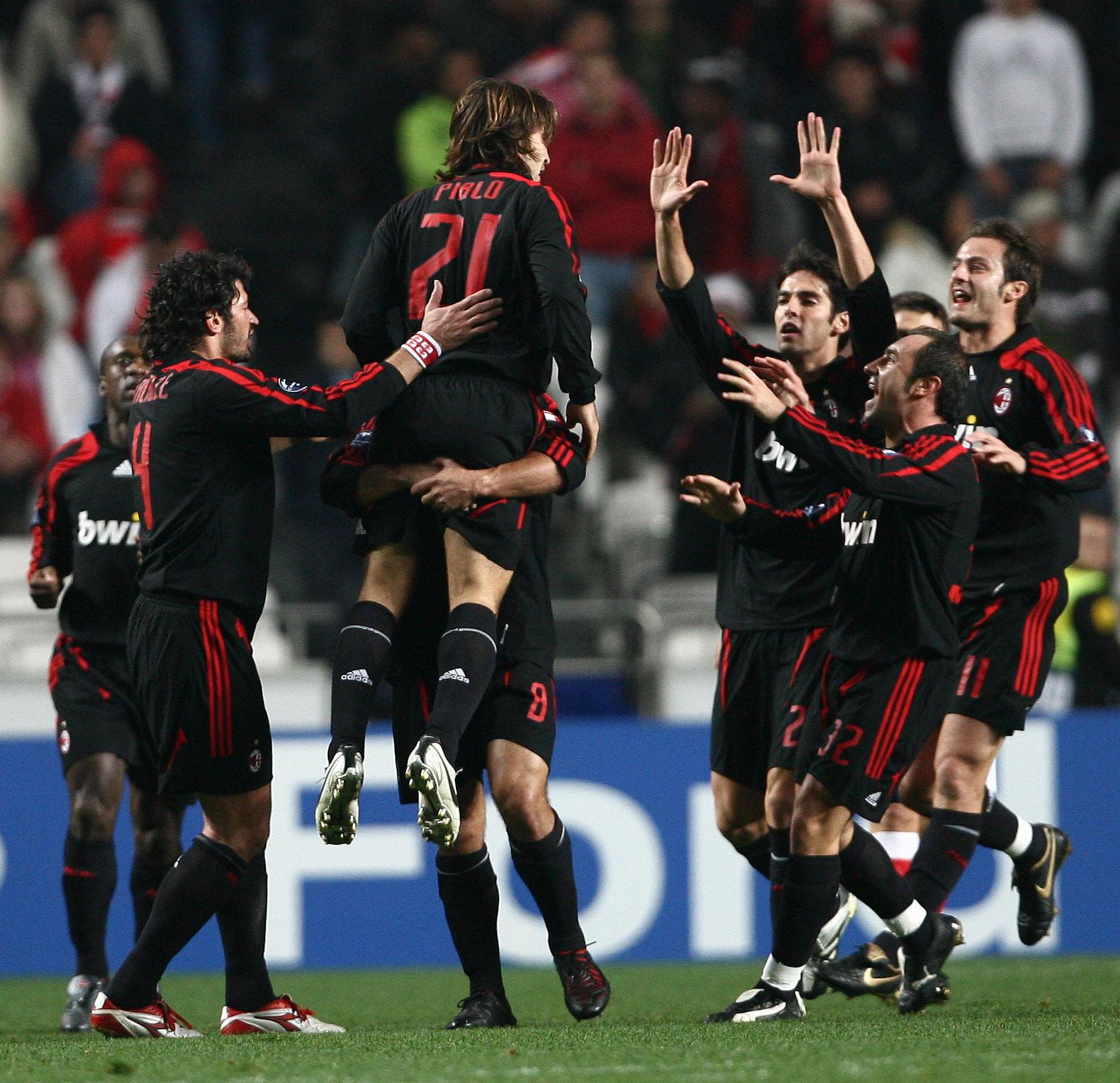 Benfica-Milan (1-1) - 5.ª jornada da Fase de Grupos da Champions, na Luz, a 28 de novembro de 2007. Águias despediram-se da prova - Foto: A BOLA/Rui Raimundo