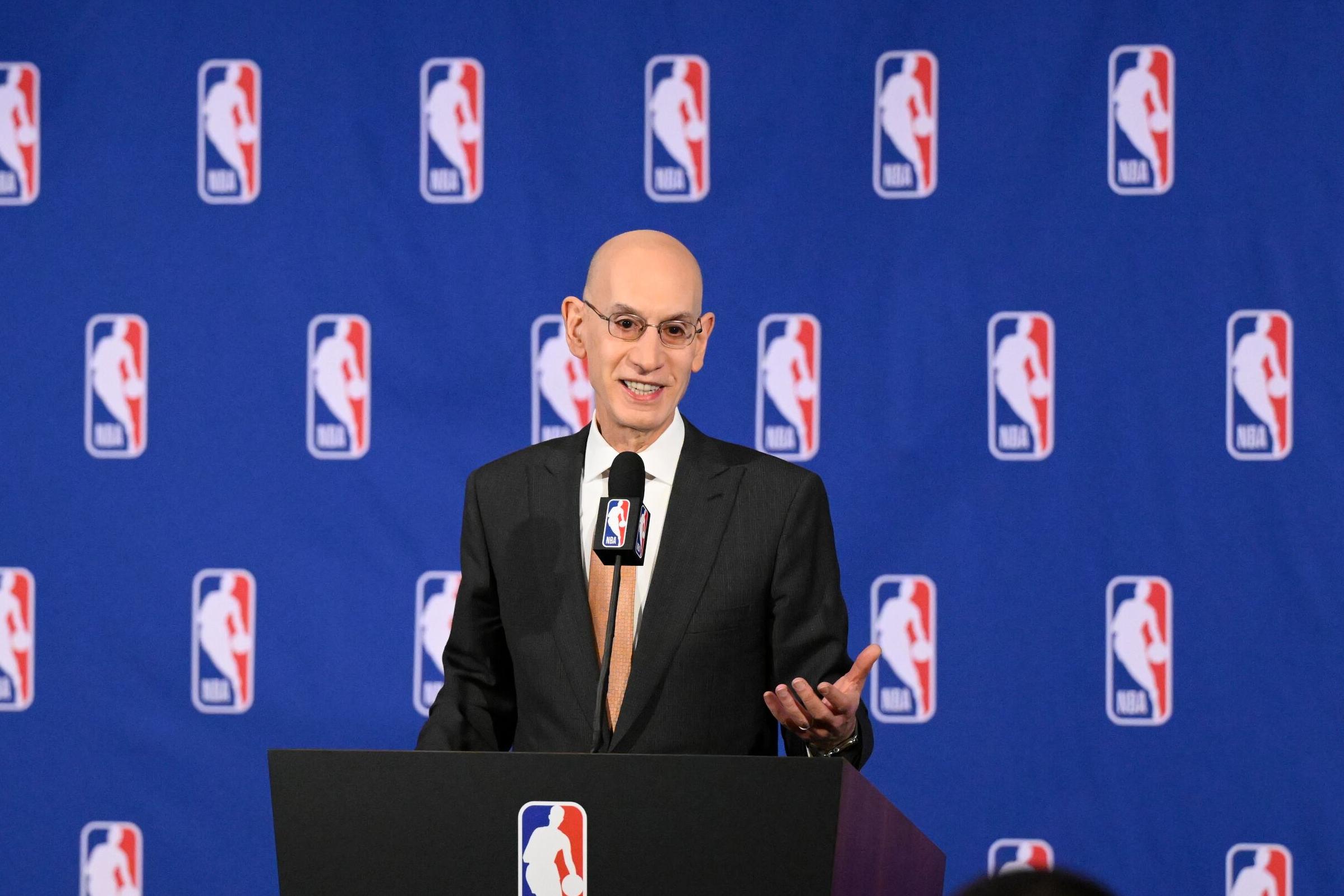 Adam Silver na conferência de imprensa em Nova Iorque     Fotografia NBAE