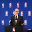 Adam Silver na conferência de imprensa em Nova Iorque     Fotografia NBAE