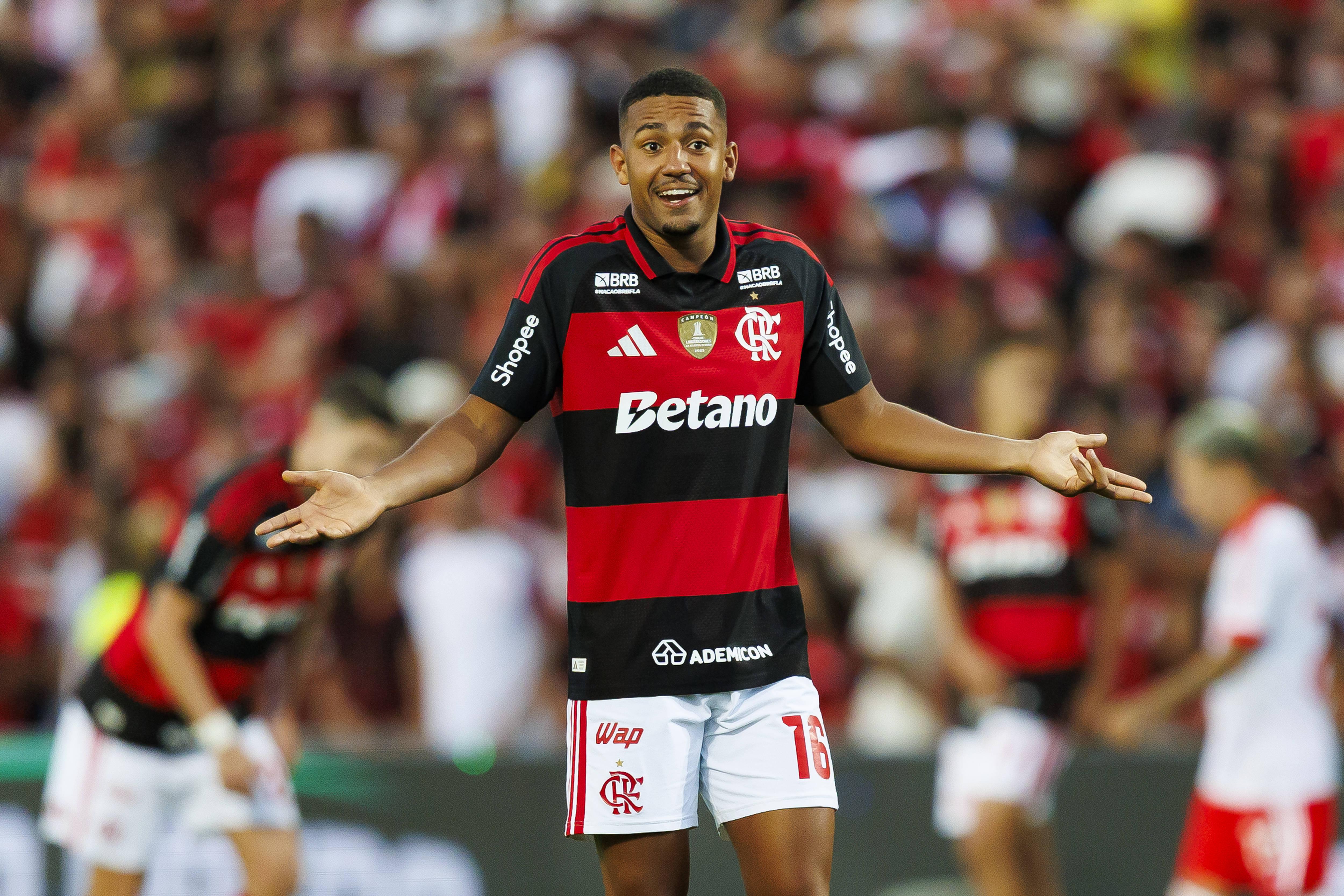 3.º Samuel Lino (Flamengo), 7 assistências
