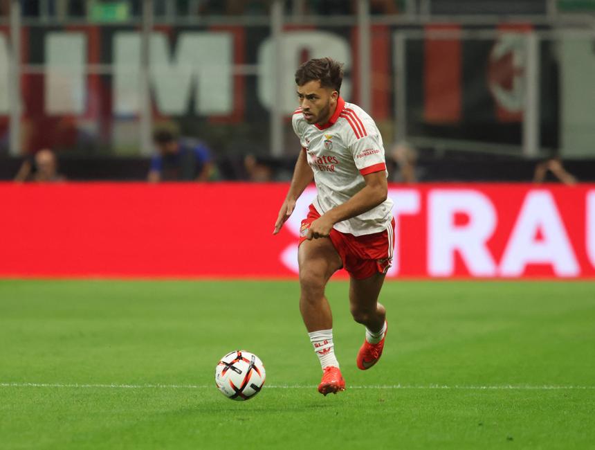 El Karouani no Milan-Benfica (IMAGO)