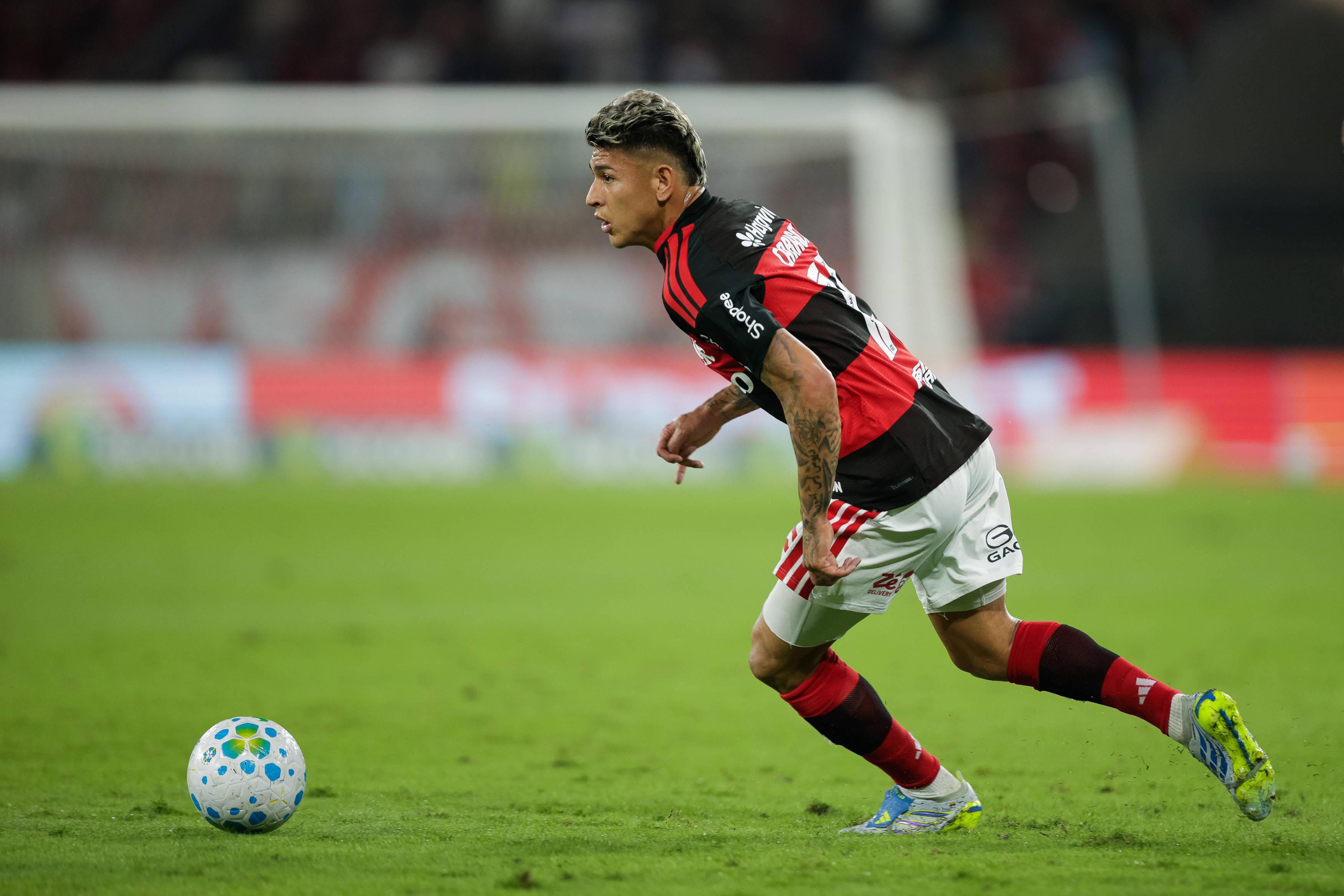 4.º Jorge Carrascal (Flamengo), 6 assistências