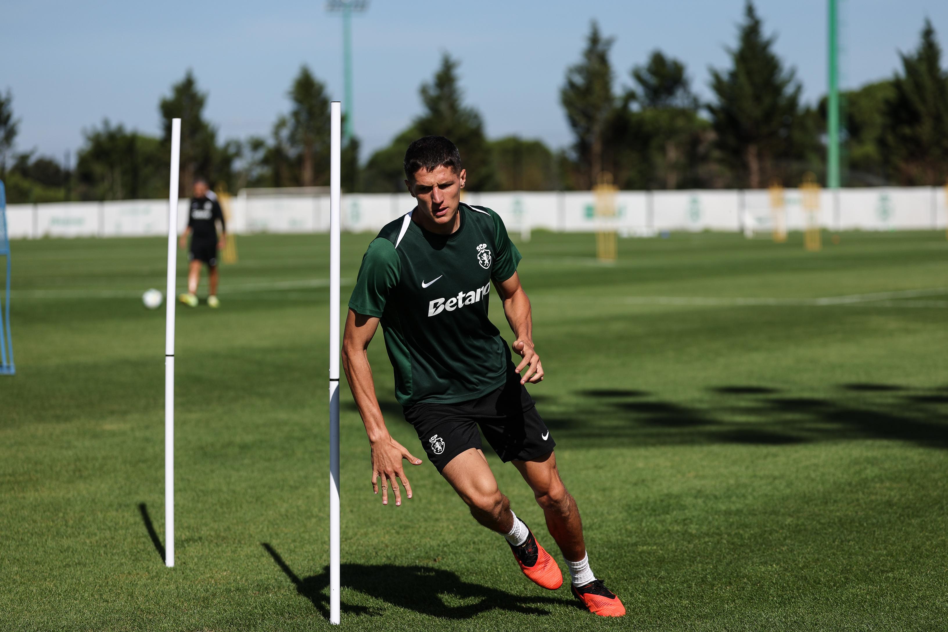 Sergi Altimira é o equilibrador do meio-campo leonino - Foto: SPORTING CP