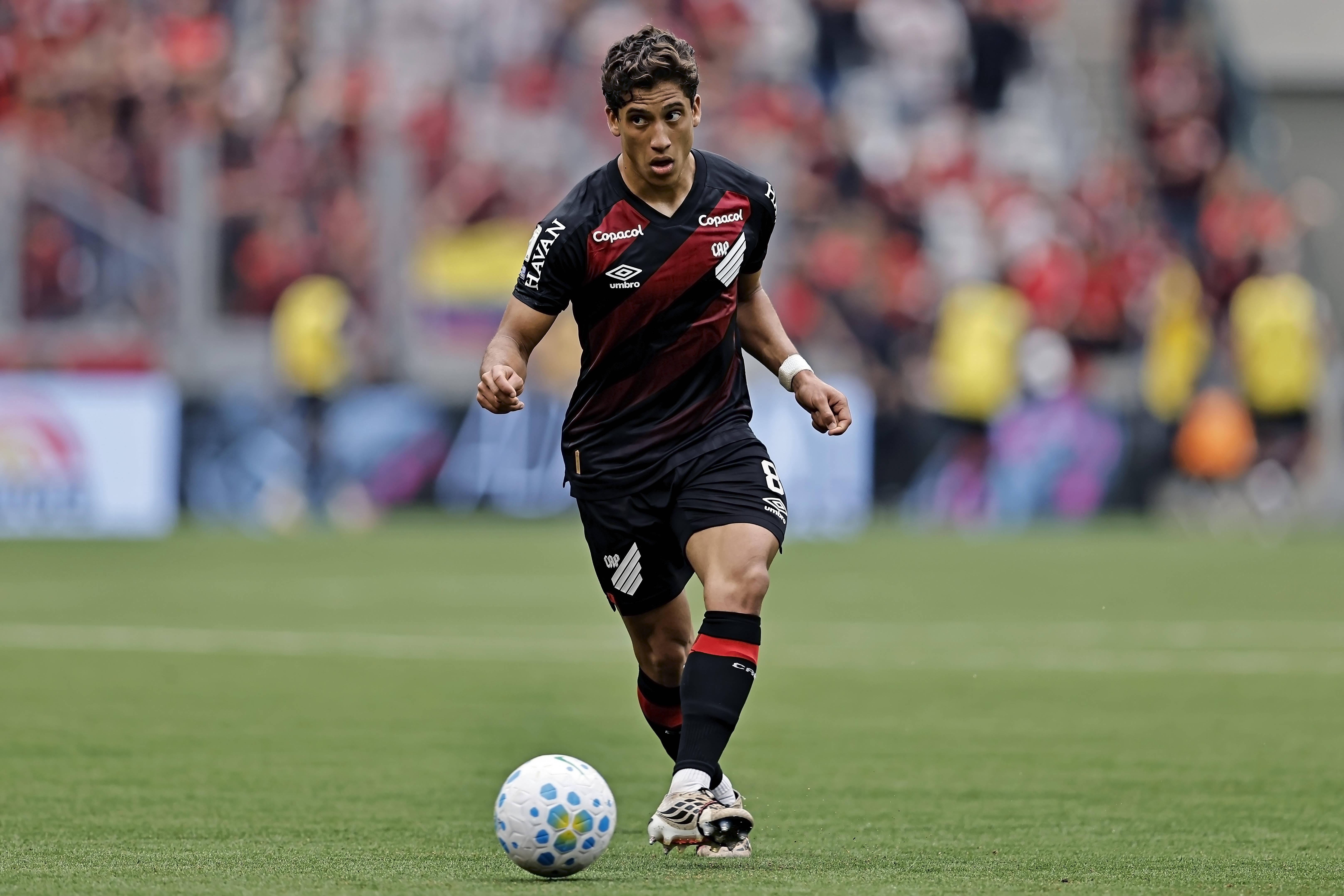 8.º João Cruz (Athletico Paranaense), 5 assistências