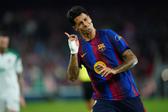 João Cancelo bisou pelo Barça