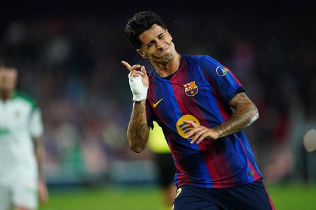 João Cancelo bisou pelo Barça
