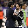 Paulo Fonseca a cumprimentar Vítor Bruno