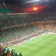 Benfica aquece em San Siro e ouvem-se os adeptos portugueses