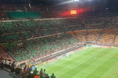Benfica aquece em San Siro e ouvem-se os adeptos portugueses