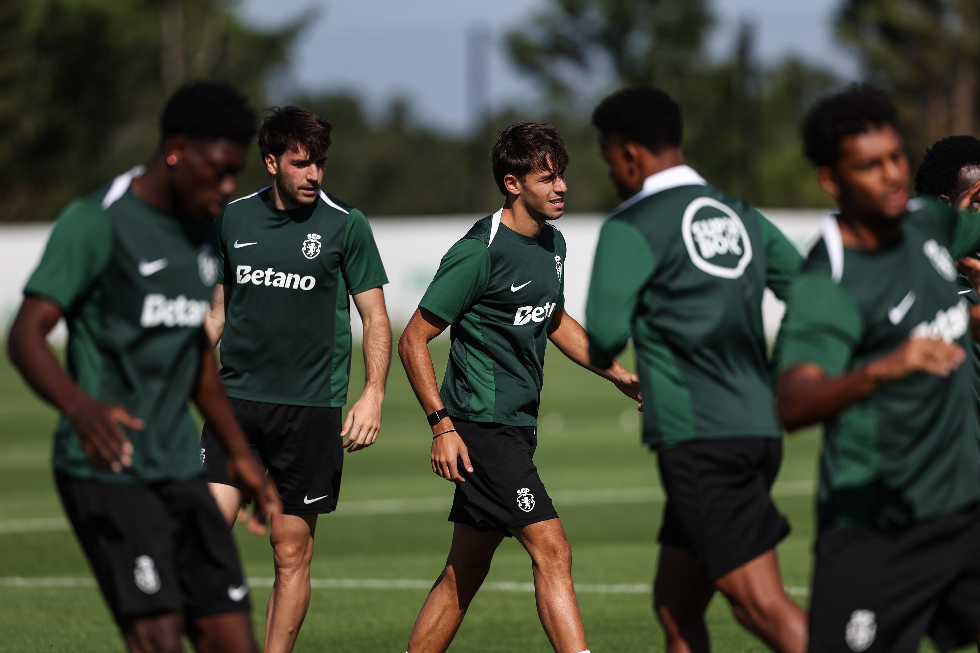 Dupla grega, Ioannidis e Vagiannidis, em ação no treino - Foto: SPORTING CP