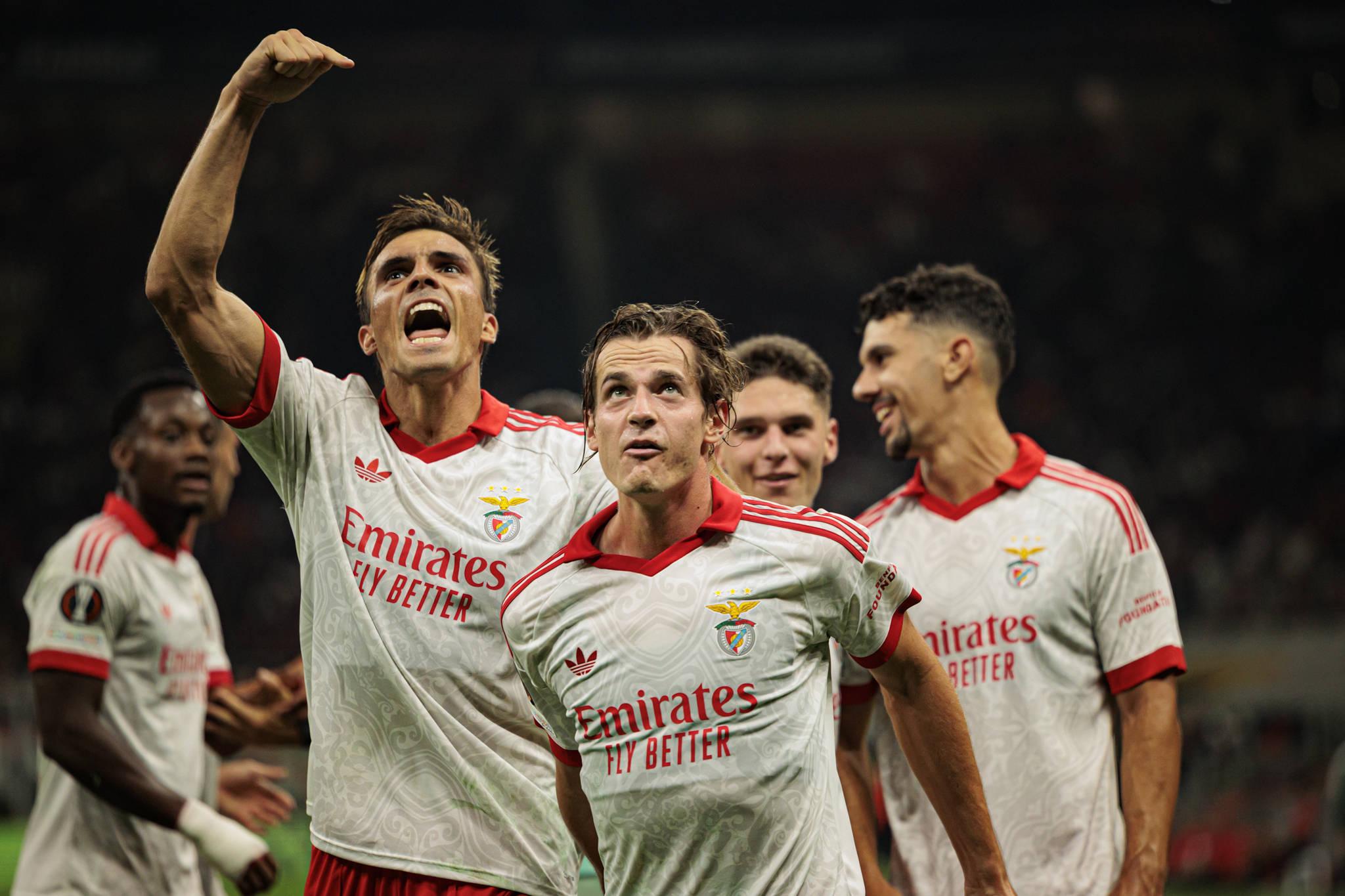 Festa dos jogadores do Benfica em Milão (foto: Imago)