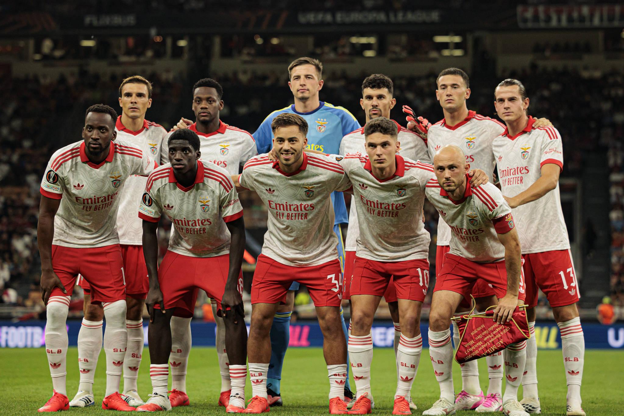 Equipa titular do Benfica em San Siro (IMAGO)