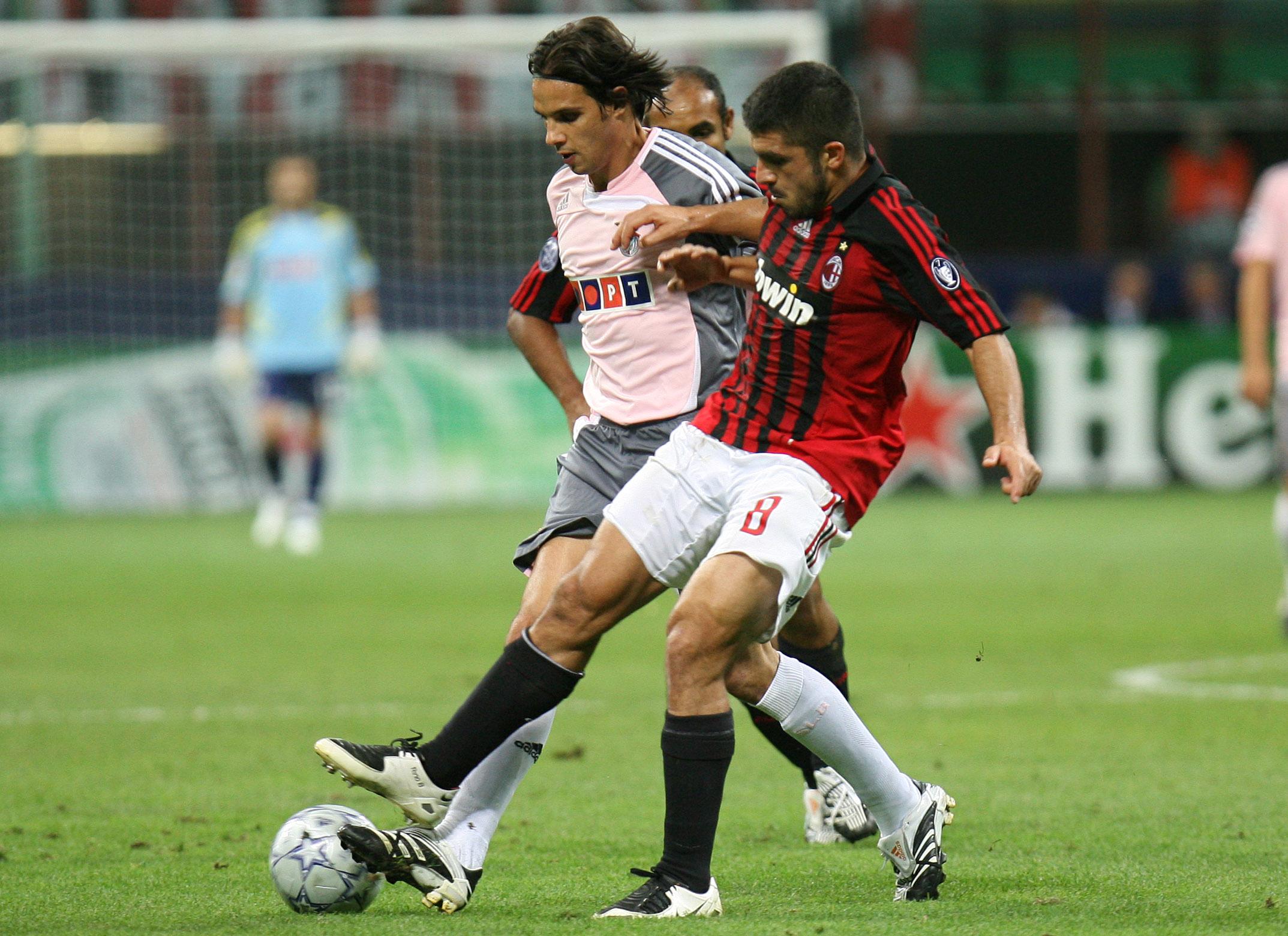 Nuno Gomes fez aos 90+2' o único golo do Benfica na derrota com o Milan (1-2), em jogo da 1.ª jornada da Fase de Grupos da Champions, em San Siro, a 18 de setembro de 2007 - Foto: A BOLA/Miguel Nunes