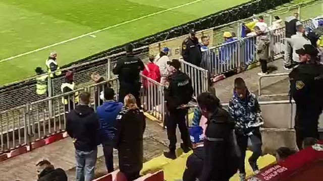 Ambiente no estádio em Zenica