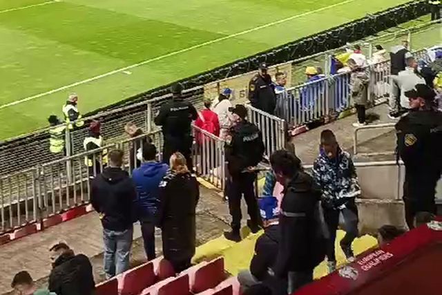 Ambiente no estádio em Zenica