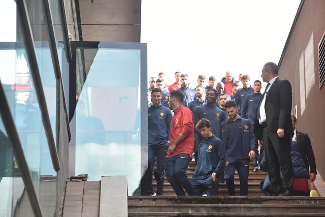 Passeio à distância em Zenica com bósnios a chamar por Ronaldo