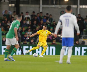 Vlachodimos defende penálti dos Países Baixos